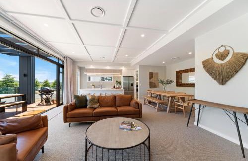 Wharewaka Apartment | Lake Luxe - Taupo