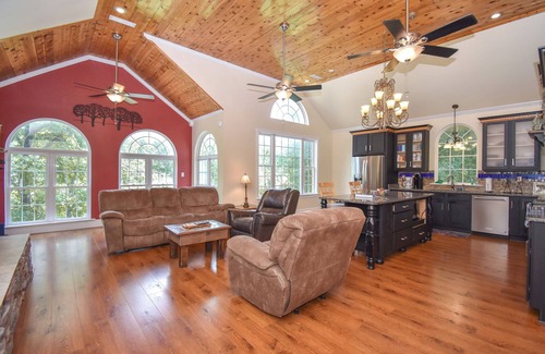 Alexander City House | Lake Martin Getaway- 6Br Lake Front Home