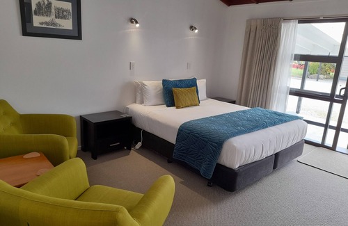 Fox Glacier Hotel | Lake Matheson Motel