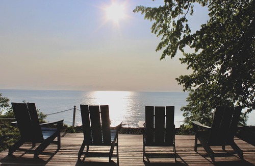 Benton Harbor House | Lake MI views: King Bed: Mins. to St. Joe: Hot tub