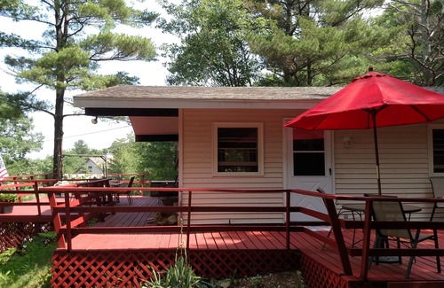 Shelby Cottage | LAKE MICHIGAN COTTAGE/SILVER LAKE SAND DUNES