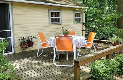 Fennville Cottage | Lake Michigan cottage/Come enjoy the fall colors in SW Michigan