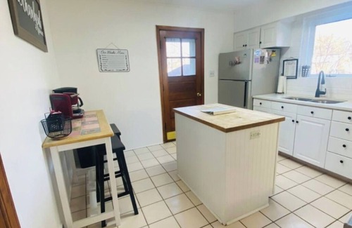 Lincoln Charter Township House | Lake Michigan Getaway - Jacuzzi Tub - PET FRIENDLY