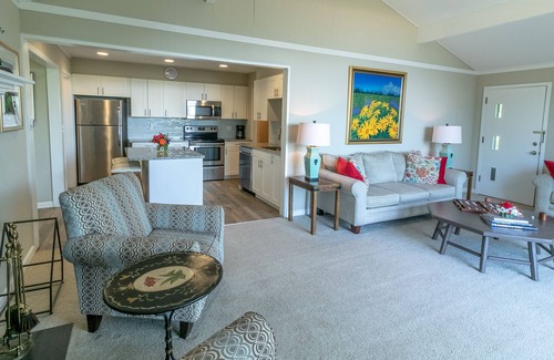Fennville Cottage | Lake Michigan House with Private Beach, Sleeps 12