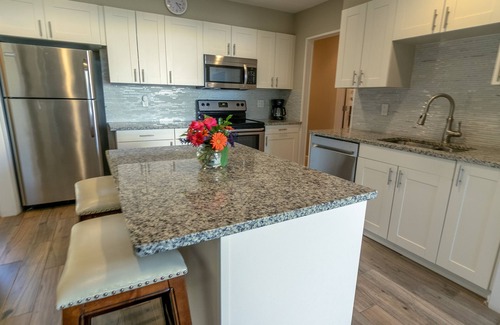 Fennville Cottage | Lake Michigan House with Private Beach, Sleeps 12