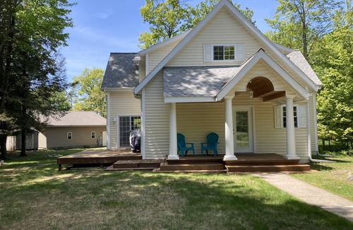 Mears House | Lake Michigan House with private beach access - Oberon Cottage
