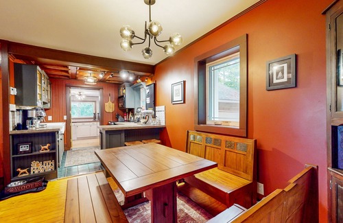 Fennville House | Lake Michigan Retreat with large patio, gas grill, fire pit, & outdoor hot tub