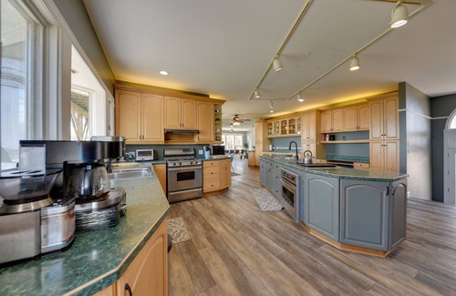 Racine House | Lake Michigan Vacation Rental w/Private Beach!