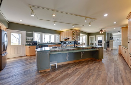Racine House | Lake Michigan Vacation Rental w/Private Beach!