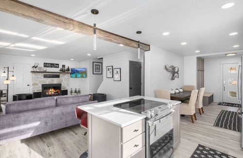 Montague House | Lake Michigan Views: Solarium & Cozy Fireplace