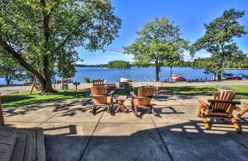 Minocqua Condo | Lake Minocqua 2nd floor studio with boat slip/on snowmobile trail