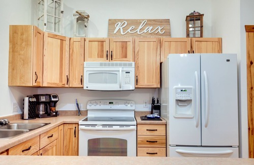 Minocqua Condo | Lake Minocqua Condo w/Shared Fire Pit!