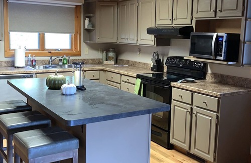 Hamilton House | Lake Moraine Log Cabin near Colgate University