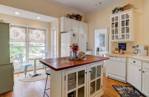 Prosperity House | Lake Murray waterfront | 4BR | Dock | Serene