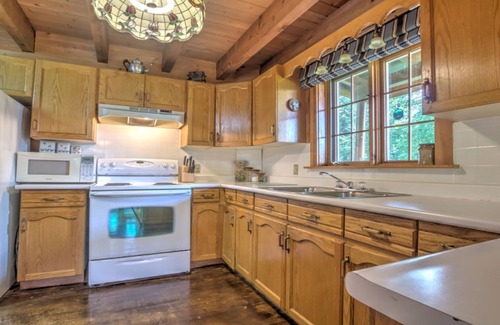 Bracebridge Cottage | Lake Muskoka Escape Family Cottage- McVittie Island relaxation with amenities