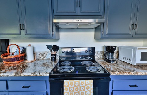 Orangevale House | Lake Natoma Retreat - minutes from Downtown Folsom - 3 Beds 2 Baths