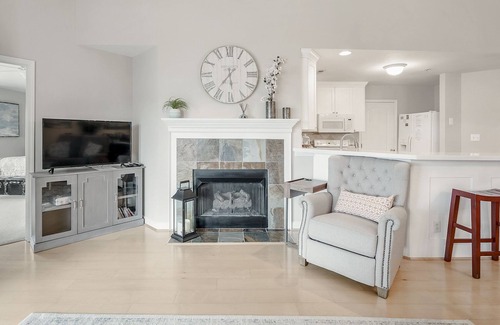 Cornelius Condo | Lake Norman Luxury Waterfront 3rd floor Condo with Elevator, Pool, Tennis
