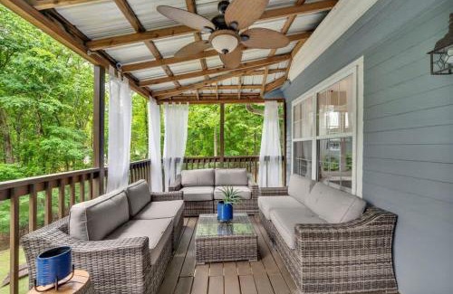 Mayhew House | Lake Norman Villa Sleeps 15 Hot Tub Game Room