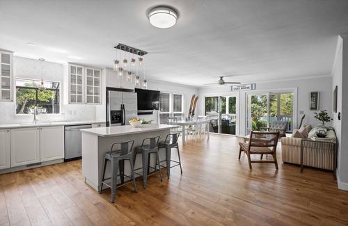 Mayhew House | Lake Norman Waterfront Cottage with Private Dock