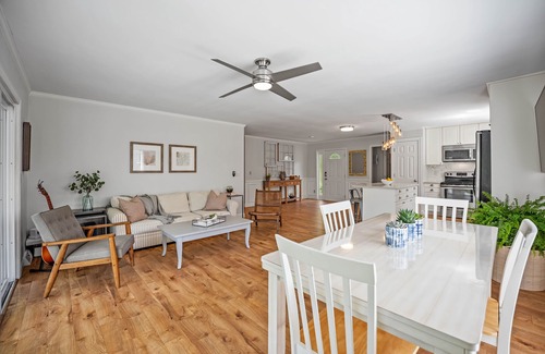 Mayhew House | Lake Norman Waterfront Cottage with Private Dock