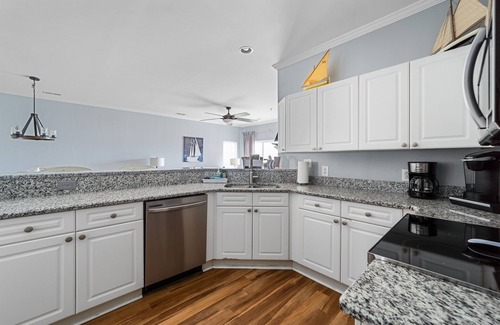 Cornelius Condo | Lake Norman Waterfront Condo Retreat - Dog Friendly Cornelius Vacation Rental