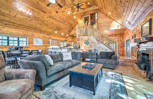 Blairsville Cabin | Lake Nottely Lakefront Log Cabin! *Hot Tub* Dock*Fire Pit*