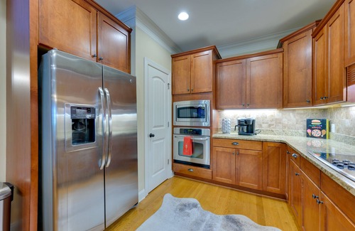 Lake Oconee House | Lake Oconee Abode w/Patio, Grill & Fire Pit Table