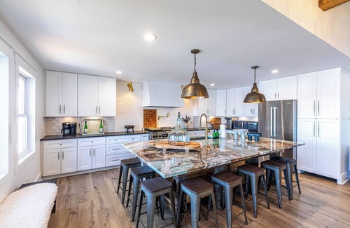 Lake Oconee House | Lake Oconee lake front with pool