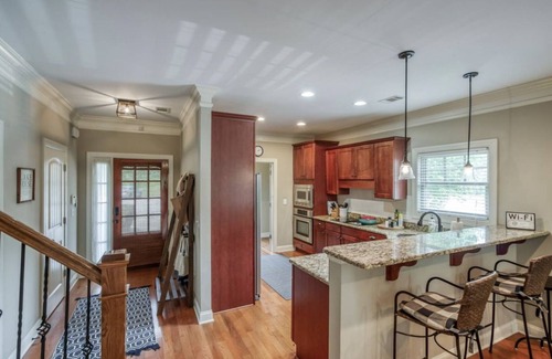 Lake Oconee House | Lake Oconee waterfront Townhome in great location! Perfect for large families.