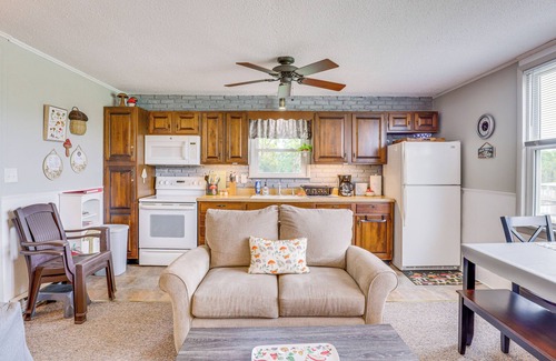 Lincoln Cottage | Lake of the Ozarks Cabin w/Private Dock + Kayaks