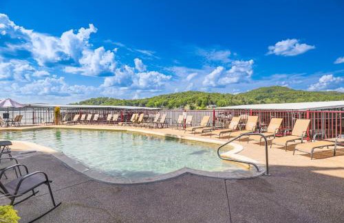 Camdenton Apartment | Lake of The Ozarks Condo with Pool in Camdenton
