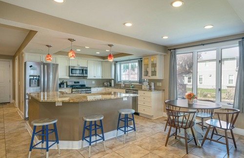 North Greece House | Lake Ontario Sleeps 16 Breathtaking sunset views