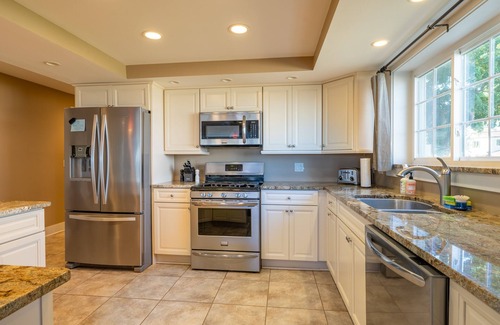 North Greece House | Lake Ontario Sleeps 16 Breathtaking sunset views
