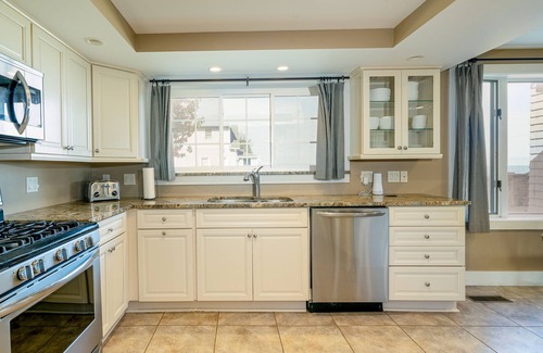 North Greece House | Lake Ontario Sleeps 16 Breathtaking sunset views