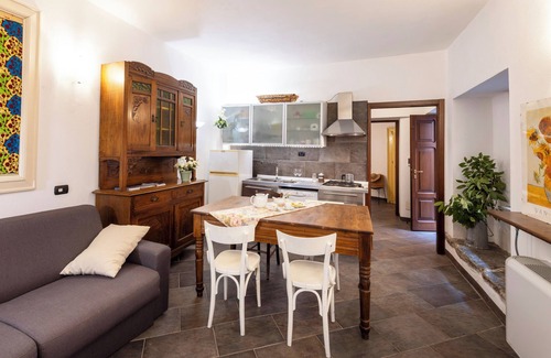 San Maurizio d'Opaglio Apartment | Lake Orta family retreat with lakefront garden