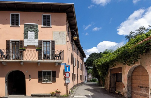 San Maurizio d'Opaglio Apartment | Lake Orta family retreat with lakefront garden