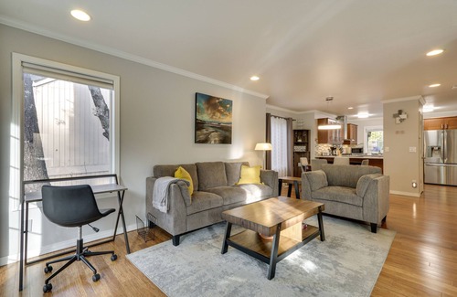 Mount Park House | Lake Oswego Home w/Deck 9 Mi to Downtown Portland