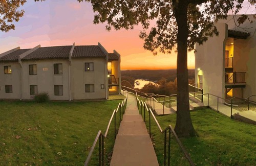 Lake Ozark Condo | Lake Ozark-1BD/1BA-Hippo Pool, Regalia Resort, Gym, Hottub, Pool-Sleeps 2PP