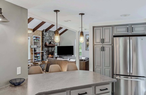 West Hartford House | Lake Pinneo, Golf View, Hot Tub | Tee Time Retreat