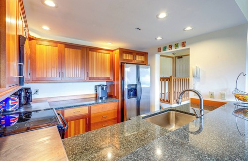 Lake Placid Apartment | Lake Placid Condo w/Patio - Walk to Beach!