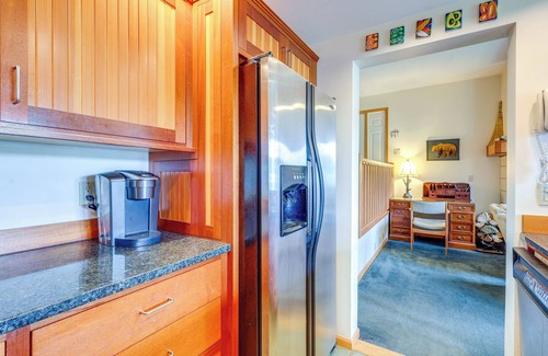Lake Placid Apartment | Lake Placid Condo w/Patio - Walk to Beach!