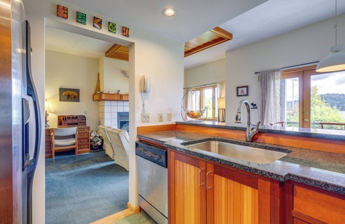 Lake Placid Apartment | Lake Placid Condo w/Patio - Walk to Beach!
