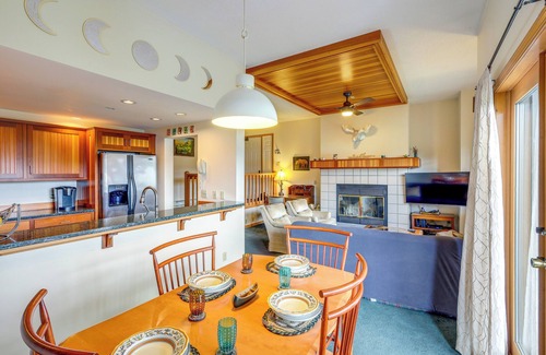 Lake Placid Apartment | Lake Placid Condo w/Patio - Walk to Beach!