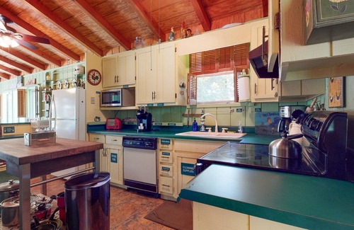 Lakemont House | Lake Rabun vintage boathouse with two suites & amazing views