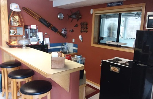 Lake Roesiger Apartment | Lake Roesiger 2 Bedroom Apartment - Waterfront. Boats hottub private quality.n