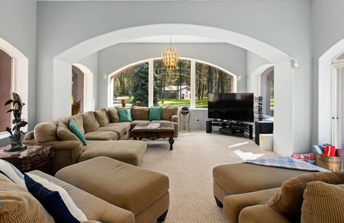 Evans House | Lake Roosevelt Suites - The Southwest Room