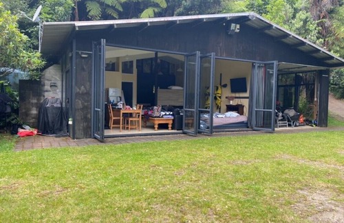 Tikitere Apartment | Lake Rotoiti - hot water creek.
