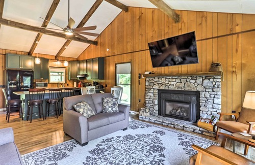 Robbinsville House | Lake Santeetlah Escape w/Kayaks, Boat Slip & More