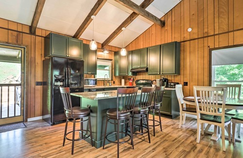 Robbinsville House | Lake Santeetlah Escape w/Kayaks, Boat Slip & More