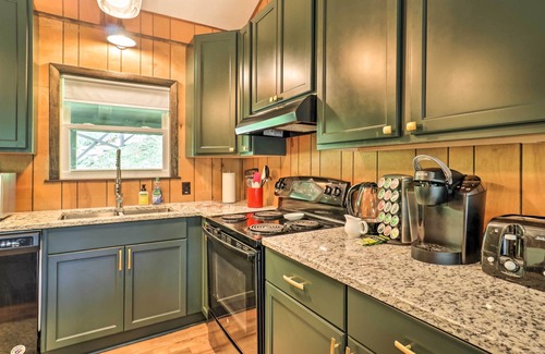 Robbinsville House | Lake Santeetlah Escape w/Kayaks, Boat Slip & More